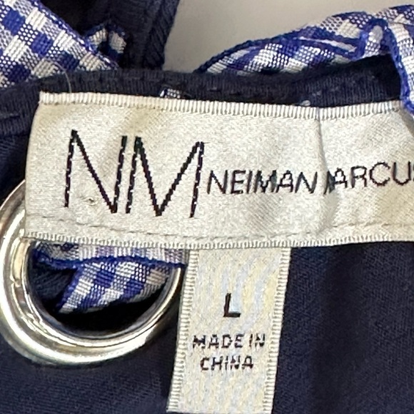 Neiman Marcus sz lg top in navy with a ribbon accent on the back - Picture 12 of 14